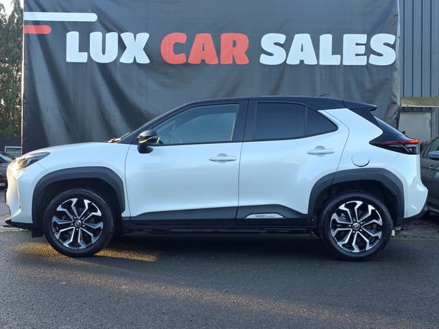 Image for 2023 Toyota Yaris Cross 1.5 HYBRID LUNA SPORT AUTOMATIC // REVERSE CAMERA