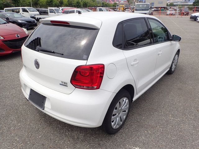 Image for 2013 Volkswagen Polo 1.2 TSI COMFORTLINE PETROL AUTOMATIC // JUST 45000 KMS FROM NEW // REVERSING CAMERA // PRO MEDIA PACK // IMMACULATE EXAMPLE // IDEAL STARTER CAR
