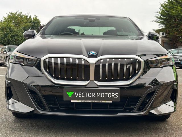 Image for 2024 BMW i5 GLASS PANORAMIC SUNROOF M-SPORT 40 E-DRIVE