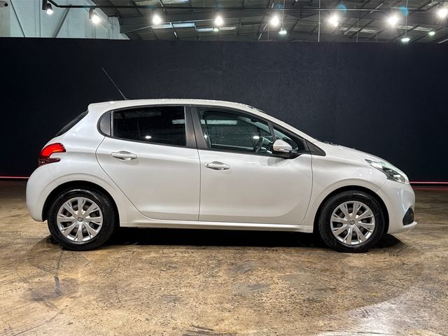 Image for 2017 Peugeot 208 PURETECH 1.2 AUTOMATIC - REVERSE CAMERA/PARKING SENSORS - A/C HEATING CONTROLS