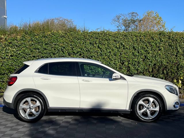 Image for 2017 Mercedes-Benz GLA Class GLA180 1.6 AUTO // LEATHER HEATED SEATS // REVERSE CAMERA // ADAPTIVE CRUISE CONTROL