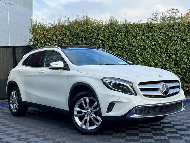 Image for 2015 Mercedes-Benz GLA Class GLA180 1.6 AUTO // PANORAMIC SUNROOF // LEATHER HEATED POWERED SEATS // DUAL ZONE CLIMATE CONTROL