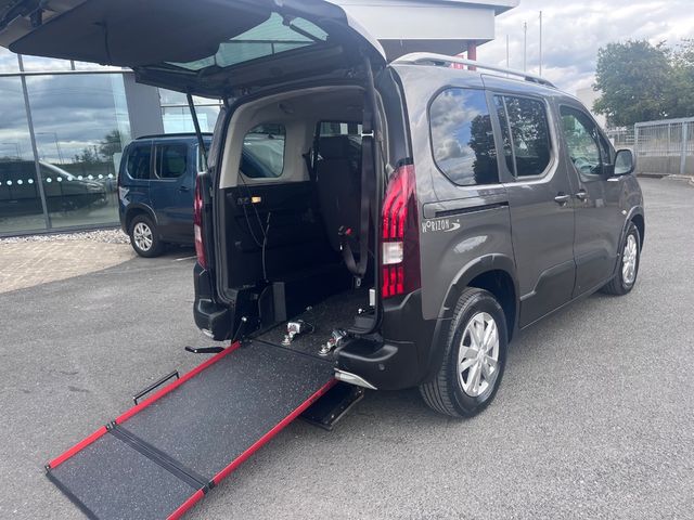 Image for 2019 Peugeot Rifter Wheelchair Accessible