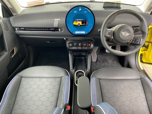 Image for 2024 Mini Cooper Cooper E Classic