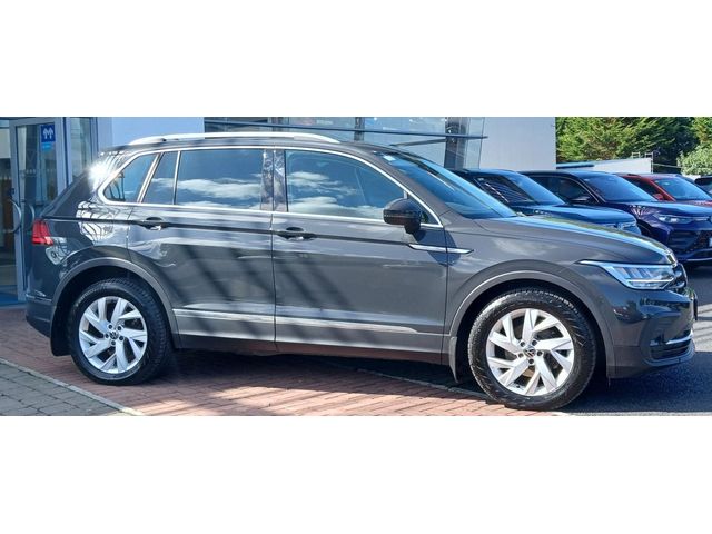 Image for 2023 Volkswagen Tiguan Life 2.0 TDI 122HP **REAR VIEW CAMERA, APP CONNECT, SAT NAV**