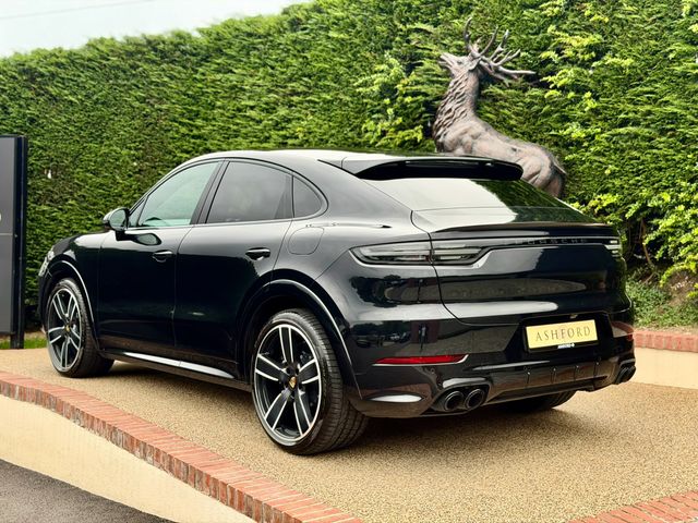 Image for 2022 Porsche Cayenne Turbo S Turbo S E-hybrid 4DR Auto