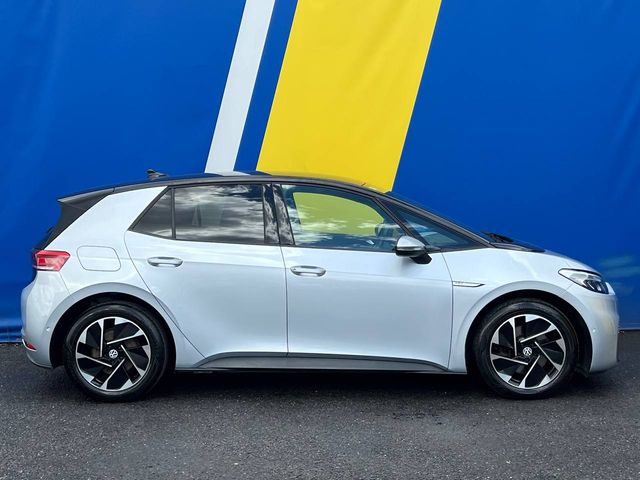 Image for 2022 Volkswagen ID.3 PRO LIFE 58KWH // HEATED SEATS // 18" PRO ALLOYS // DIGITAL CLUSTER