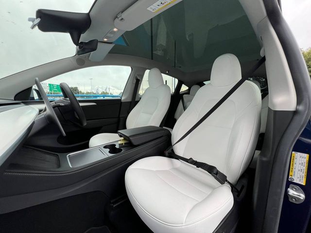 Image for 2024 Tesla Model Y STANDARD RANGE RWD // TESLA AUTOPILOT // PANORAMIC ROOF // 5 HEATED SEATS