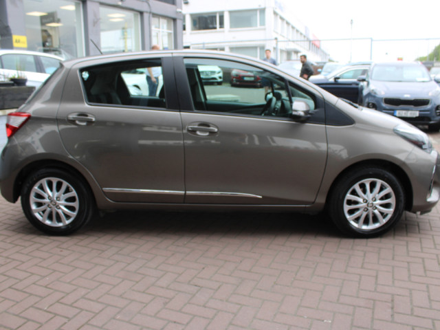 Image for 2018 Toyota Yaris 1.0 LUNA 5DR HATCHBACK // 1 LADY OWNER WITH ONLY 25000 KMS // IN AS NEW CONDITION // BUY WITH CONFIDENCE AA AND SIMI APPROVED DEALER 2025 // ALL TRADE INS WELCOME //