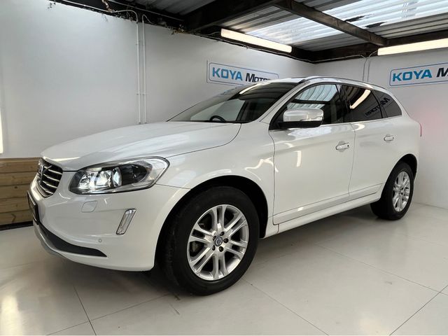 Image for 2015 Volvo XC60 2.0 D4 DIESEL SE LUXURY PREMIUM AUTO // TOP SPEC // FULL ELECTRIC HEATED LEATHER // REAR ENTERTAINMENT MEDIA SCREENS // CRUISE CONTROL // ELECTRIC TAILGATE // REVERSING CAMERA // LANE ASSIST 