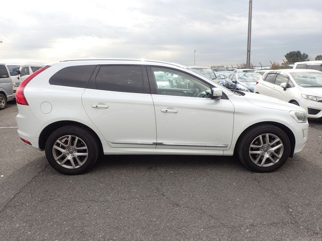 Image for 2017 Volvo XC60 2.0 D4 SE LUXURY PLUS 190 BHP DIESEL AUTOMATIC // *PAN ROOF* // FULL HEATED LEATHER // REVERSING CAMERA // CRUISE CONTROL // LANE ASSIST // COLLISION WARNING SYSTEM // UPGRADED SPORT ALLOYS