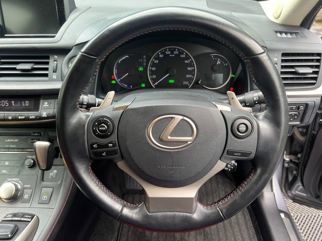 Image for 2017 Lexus CT 200h 1.8 HYBRID AUTO // LEATHER/SUEDE POWERED & HEATED SEATS // 17" ALLOYS // REVERSE CAMERA