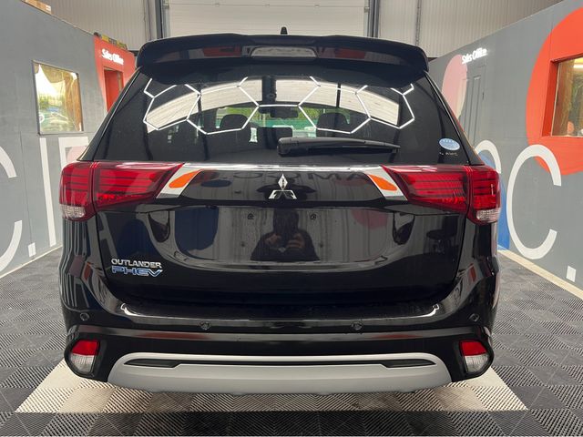 Image for 2019 Mitsubishi Outlander €18950 2019 MITSUBISHI OUTLANDER G PLUS 2.4 AUTOMATIC / CRUISE CONTROL / 360° CAMERA / ELECTRIC MEMORY & HEATED SEATS / PADDLE SHIFTERS / HEATED STEERING WHEEL AND MORE
