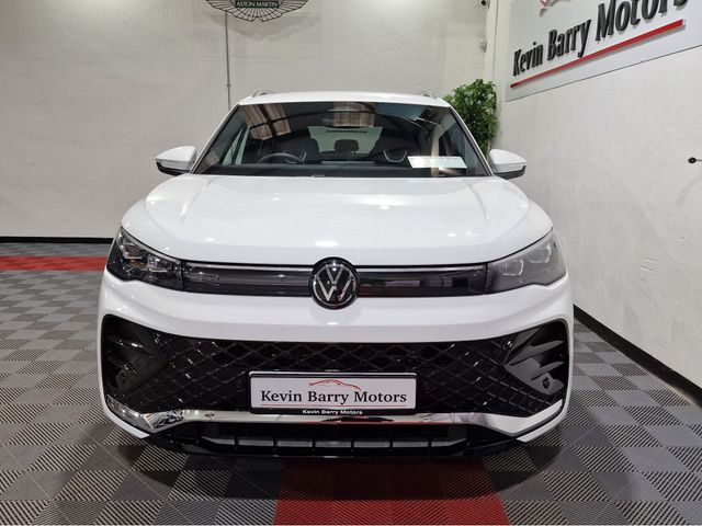 Image for 2025 Volkswagen Tiguan 1.5TSi PHEV R-LINE AUTOMATIC **ONE OWNER / NEW MODEL / APPLE CARPLAY / ADAPTIVE CRUISE CONTROL / BLIND SPOT ASSIST / HEATED & MASSAGE FRONT SEATS / HEATED STEERING WHEEL / WIRELESS PHONE CHARGING**