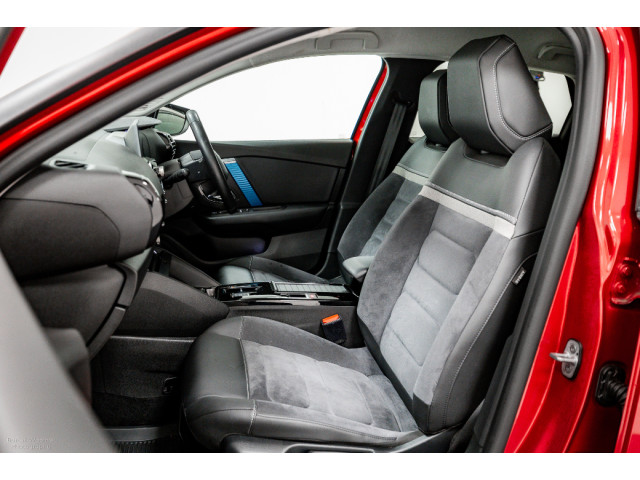 Image for 2023 Citroen C4 ë-SHINE PLUS 50kWh Auto 136HP