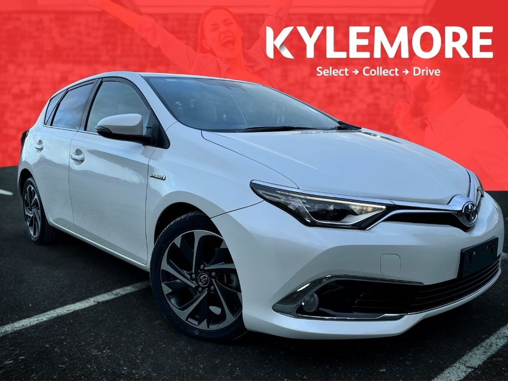 Image for 2016 Toyota Auris 1.8 HYBRID AUTOMATIC - FULL WHITE/BLACK LEATHER UPHOLSTERY - UPGRADED ALLOYS - CRUISE CONTROL
