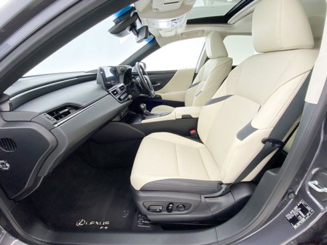 Image for 2022 Lexus ES 300h Dynamic