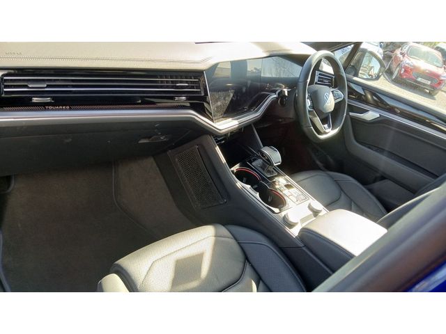 Image for 2024 Volkswagen Touareg R 3.0 TSI PHEV 462HP **REAR VIEW CAMERA, MASSAGE SEATS, APP CONNECT**