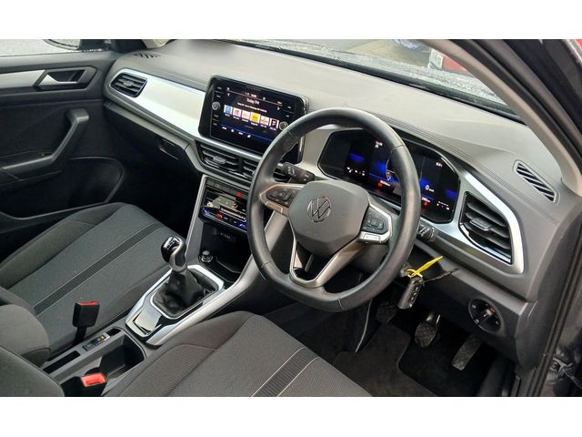 Image for 2024 Volkswagen T-Roc Life 1.0 TSI 110HP **REAR VIEW CAMERA, APP CONNECT, PARK ASSIST**