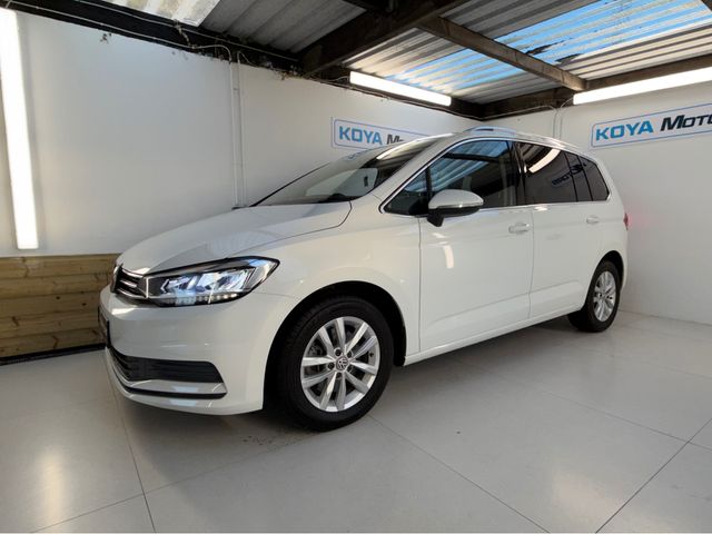Image for 2018 Volkswagen Touran 7SEATER=2.0 TDI COMFORTLINE PLUS DIESEL AUTOMATIC // APPLE CARPLAY // ANDROID AUTO // REVERSING CAMERA // CRUISE CONTROL // LANE ASSIST // VW MATRIX LIGHTING // FULL PRIVACY PACK // UPGRADED ALLOYS 