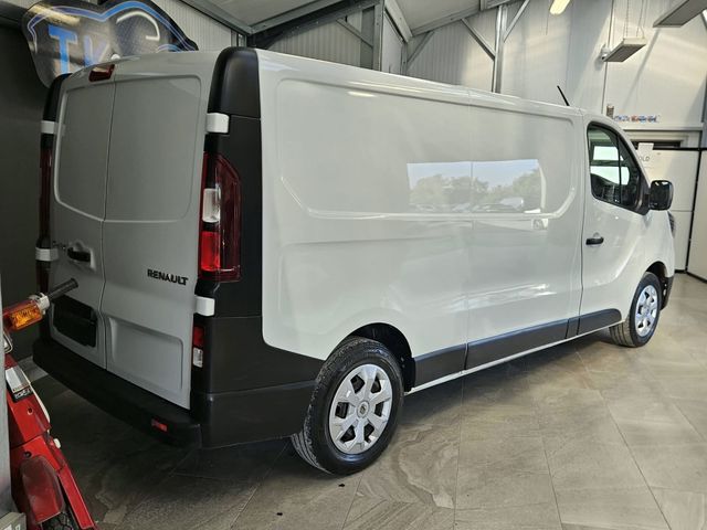 Image for 2023 Renault Trafic 