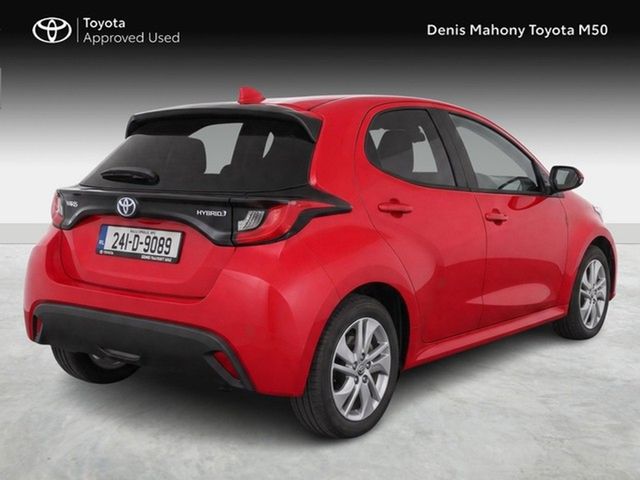 Image for 2024 Toyota Yaris Luna Hybrid
