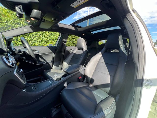 Image for 2015 Mercedes-Benz GLA Class GLA180 1.6 AUTO // OPENING PAN ROOF // LEATEHR HEATED & POWERED SEATS // REVERSE CAMERA
