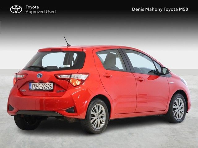 Image for 2017 Toyota Yaris Luna Hybrid