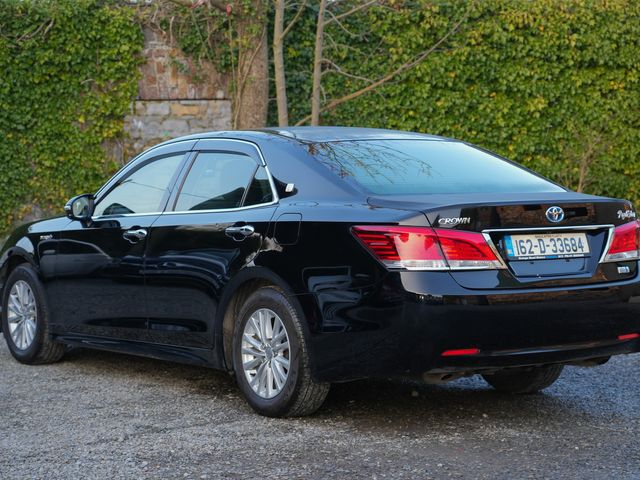 Image for 2016 Toyota Crown 2.5 Petrol Hybrid Automatic Luxury Saloon