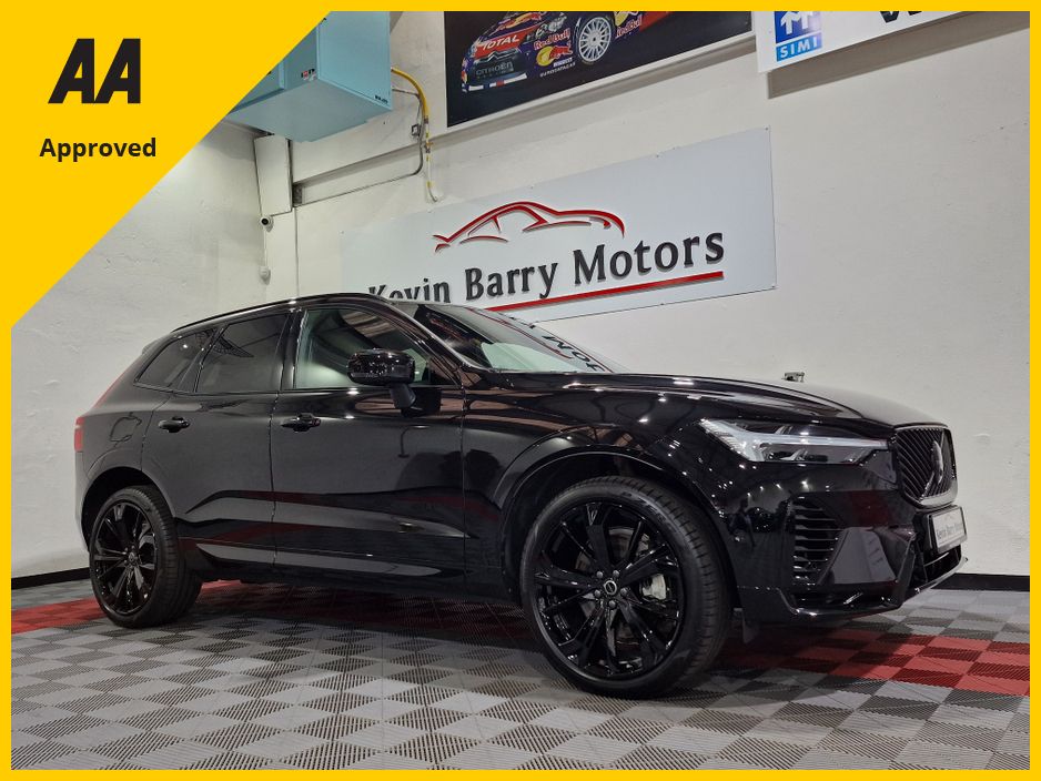 Image for 2025 Volvo XC60 T6 BLACK EDITION (FACELIFT) PLUS AWD AUTOMATIC **21" ALLOYS / BLIND SPOT ASSIST / HARMAN KARDON PREMIUM SOUND / HEATED F&R SEATS / 360 DEGREE CAMERA / WIRELESS PHONE CHARGING / VOLVO WARRANTY 11/28**