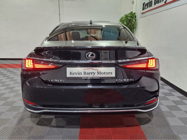 Image for 2022 Lexus ES 300h 2.5 HYBRID (SUNROOF) AUTOMATIC **ONE OWNER / APPLE CARPLAY / ACTIVE RADAR CRUISE CONTROL / BLIND SPOT ASSIST / FULL BLACK LEATHER / HEATED SEATS / SAT NAV / REVERSE CAMERA / WIRELESS PHONE CHARGING**