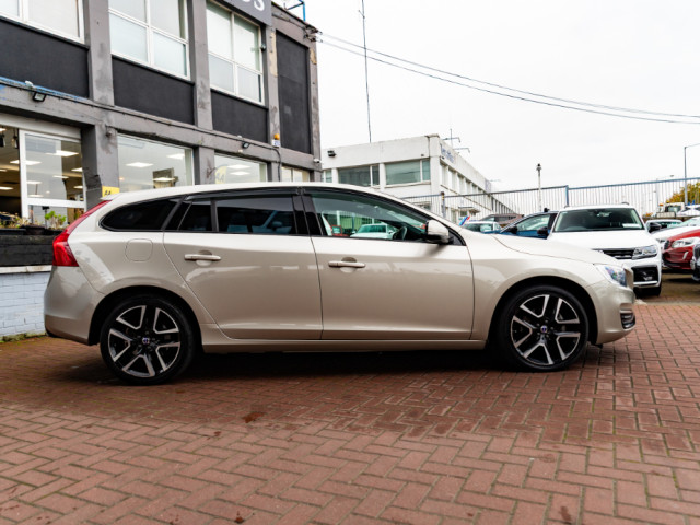 Image for 2017 Volvo V60 2.0D4 SE LUXURY DELUXE 5DR ESTATE AUTOMATIC // MINT CONDITION WITH ONLY 96, 000 KMS // BUY WITH CONFIDENCE AA AND SIMI APPROVED DEALER 2025 // FINANCE ARRANGED // ALL TRADE INS WELCOME // 
