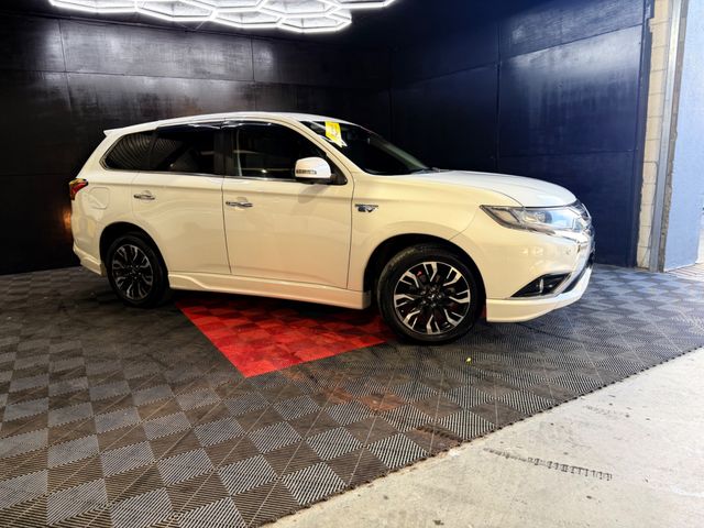Image for 2016 Mitsubishi Outlander PHEV