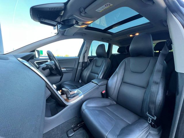 Image for 2017 Volvo XC60 D4 CLASSIC 2.0 D // FULL SERVICE HISTORY // TILT & SLIDE OPENING PAN ROOF // REVERSE CAMERA