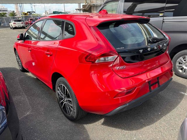 Image for 2018 Volvo V40 FACTORY ALLOY WHEELS - CITY SAFETY - PADDLE SHIFT - CRUISE CONTROL