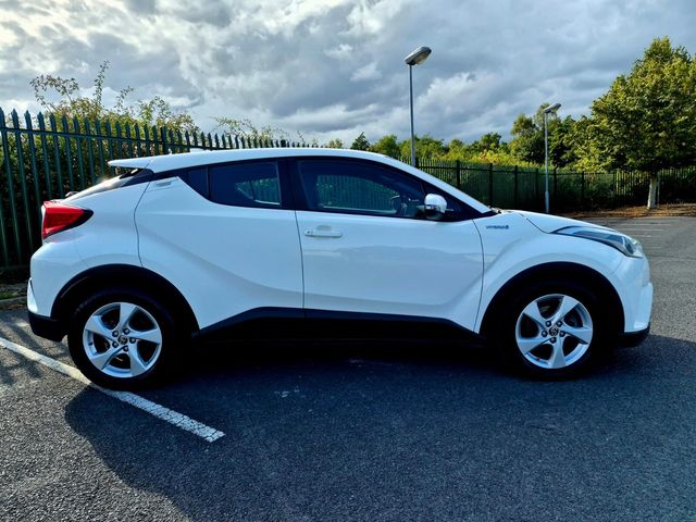 Image for 2017 Toyota C-HR 1.8 HYBRID LUNA