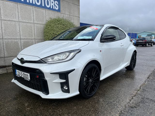Image for 2022 Toyota Yaris GR RS AUTOMATIC 1.5 PETROL //LOW MILES//HEAD UP DISPLAY//CARPLAY//KEYLESS ENTRY//HEATED SEATS AND STEERING WHEEL//REVERSE CAMERA// 