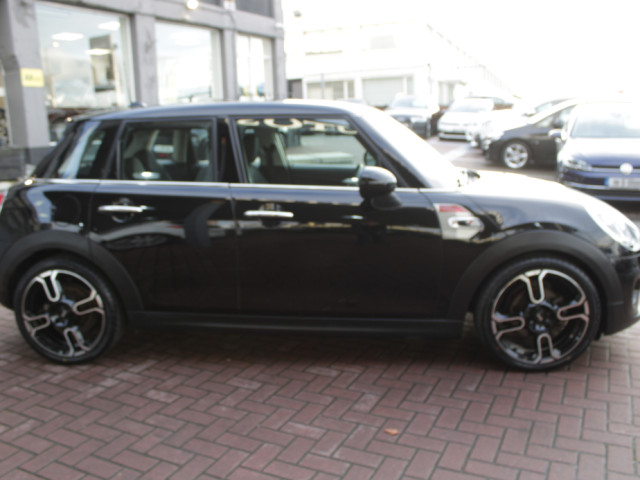 Image for 2019 Mini Cooper 1.5 COOPER 5DR HATCHBACK AUTO // 1 OWNER CAR // AS NEW CONDITION THROUGHOUT // BUY WITH CONFIDENCE AA AND SIMI APPROVED DEALER 2025 // FINANCE ARRANGED //