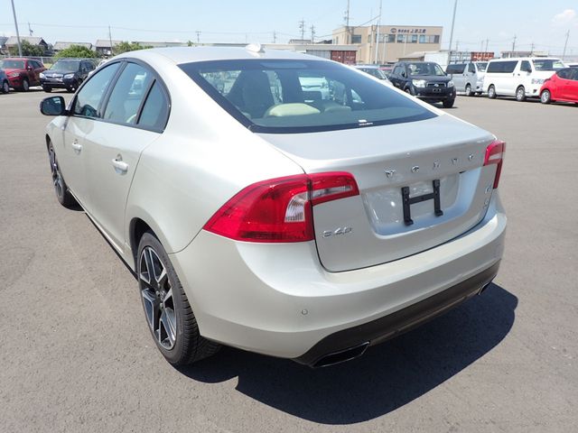 Image for 2016 Volvo S60 2.0 D4 SE LUXURY PLUS DIESEL AUTOMATIC // MASSIVE SPEC // FULL HEATED LEATHER // REVERSING CAMERA // CRUISE CONTROL // LANE ASSIST // COLLISION WARNING SYSTEM // UPGRADED SPORT ALLOYS