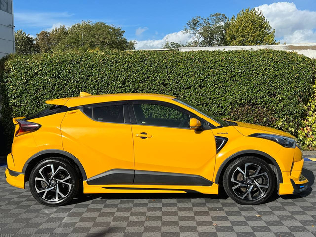 Image for 2017 Toyota C-HR 1.8 HYBRID AUTO // APPLE CARPLAY/ANDROID AUTO // BRAND NEW NCT 10/28 // DIAMOND CUT ALLOYS