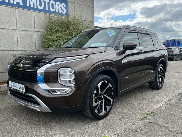 Image for 2023 Mitsubishi Outlander G PHEV 4WD AUTOMATIC 2.4 PETROL //HIGH SPEC//HALF LEATHER HEATED SEATS//360 PARKING CAMERAS//HEATED STEERING WHEEL//ADAPTIVE CRUISE CONTROL//KEYLESS ENTRY//