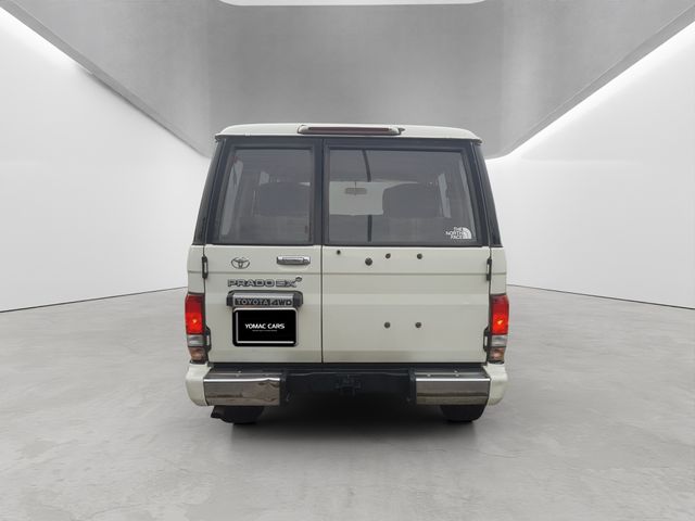 Image for 1993 Toyota Landcruiser 8 seater SX AUTO AWD -- ONE OWNER -- CHEAP TAX & EXCELLENT CONDITION