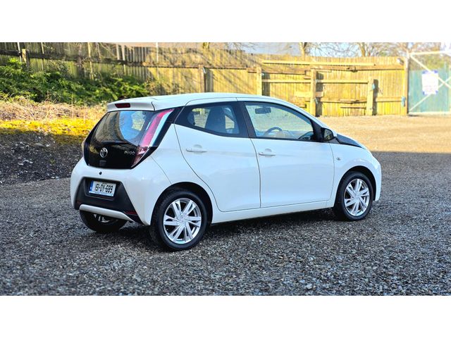 Image for 2015 Toyota Aygo 1.0 5DR X-play 4DR