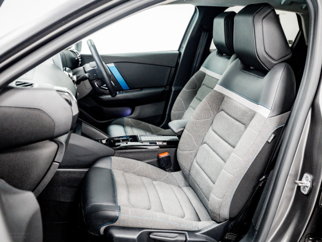 Image for 2021 Citroen C4 ë-Shine 50kWh Auto 136HP