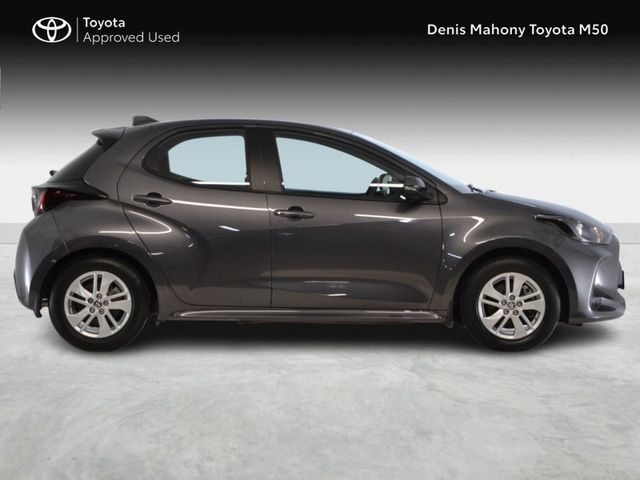 Image for 2023 Toyota Yaris Hybrid Luna