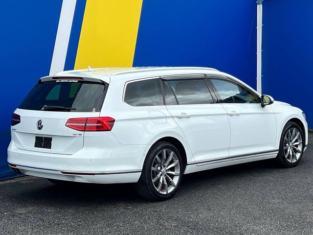 Image for 2019 Volkswagen Passat HIGHLINE 2.0 TDI AUTO // LEATHER HEATED & COOLED SEATS // MULTIMEDIA DISPLAY // 360 DEGREE SURROUND PARKING SENORS