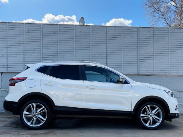Image for 2019 Nissan Qashqai N-Motion / PANORAMIC ROOF / SAT-NAV / REVERSE CAMERA AND SENSORS / CRUISE CONTROL / ONE OWNER / *FINANCE OPTIONS AVAILABLE*