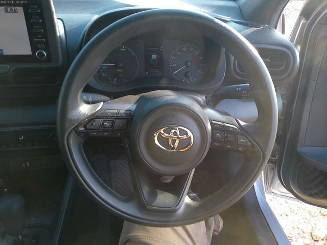 Image for 2022 Toyota Yaris Hybrid 
