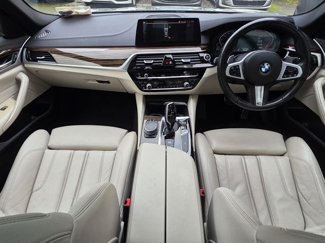 Image for 2020 BMW 5 Series 520D M-SPORT AUTOMATIC 190BHP // RARE SUNROOF // LOW MILEAGE