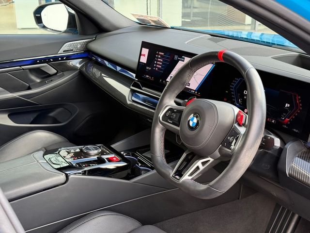 Image for 2025 BMW M5 PHEV Daytona Beach Blue
